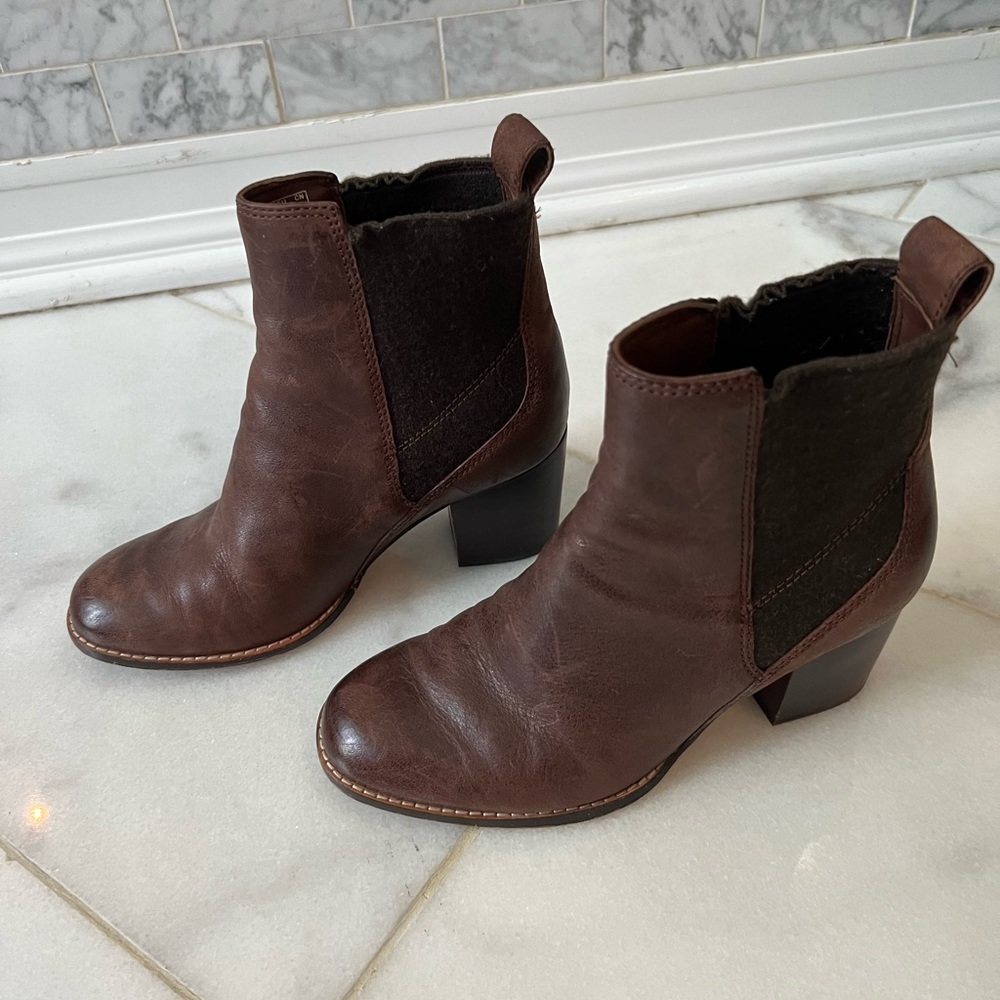 Clarks boots 6.5